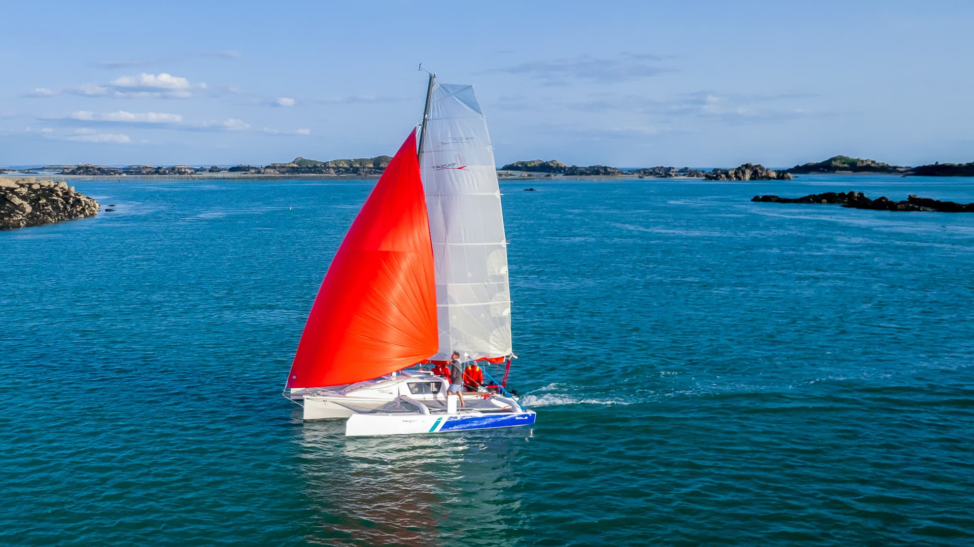 Tricat 6.90 featured yacht